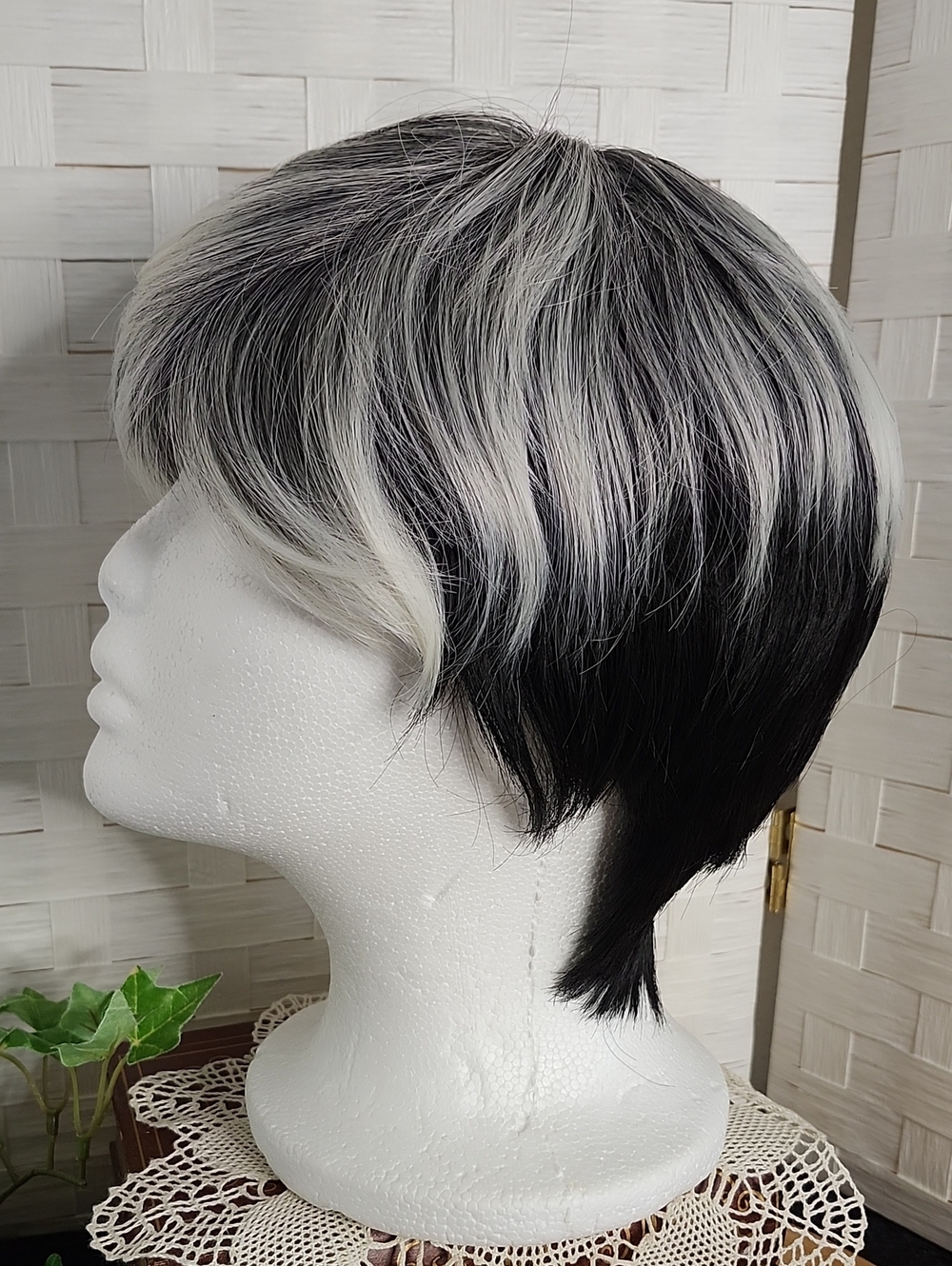 👉*NWT* DIVINE HAIR SHORT OMBRE DARK ROOTED GRAY SYNTHETIC WIG ~AVG